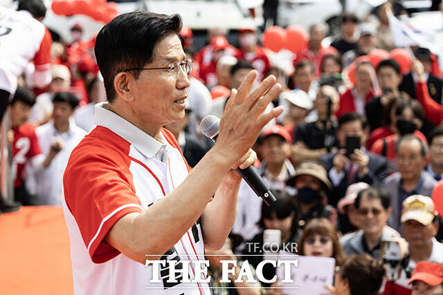 김문수 국민의힘 대선 후보는 21일 미군기지가 있던 부지를 활용해 캠퍼스를 만들어 대학을 유치하겠다며 교육 대통령이 되겠다고 밝혔다. /남윤호 기자