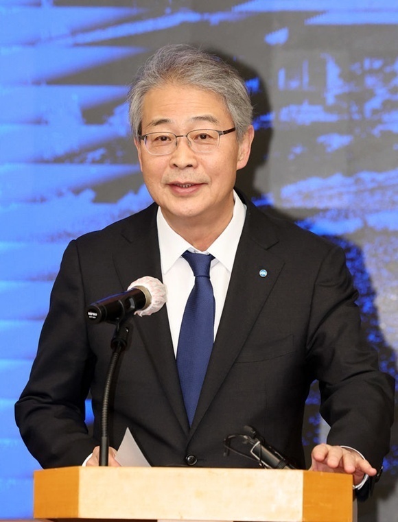 임종룡 우리금융지주 회장이 오는 28일 홍콩에서 취임 후 첫 단독 기업설명회(IR)를 개최한다. 사진은 임 회장이 지난 3월 13일 오전 서울 종로구 한국금융연수원에서 열린 사외이사 양성 및 역량강화를 위한 업무협약식에서 인사말을 하고 있는 모습. /뉴시스