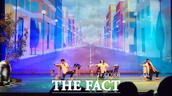 창작뮤지컬 ‘별에서 온 어린왕자’ 공연 모습. /이병수 기자