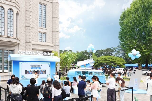 지난 20일 서울 성북구 고려대학교 서울캠퍼스에서 갤럭시 캠퍼스 스튜디오가 운영되고 있다. /삼성전자