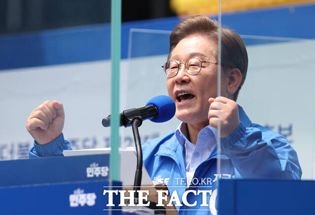이재명 더불어민주당 대선 후보가 21일 오후 인천광역시 남동구 구월동 구월 로데오광장에서 열린 유세에서 연설하며 시민들에게 지지를 호소하고 있다. /이새롬 기자
