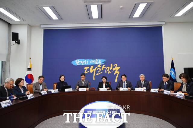 조국혁신당 직장 내 괴롭힘 피해자 B 씨를 돕고 있는 조력자 A 씨는 B 씨가 당 고위 당직자 C 씨로부터 2차 가해를 당하는 장면을 직접 목격했다고 밝혔다. /조국혁신당