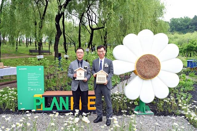 현대엔지니어링이 서울 강북구 북서울꿈의숲에 꿀벌 서식지를 만들었다. /현대엔지니어링
