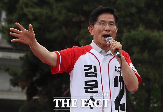 김문수 국민의힘 대선 후보는 21일 대통령이 되면 광역급행철도(GTX) B노선을 남양주까지 조속히 확대하겠다며 교통 대통령이 되겠다고 밝혔다. /임영무 기자