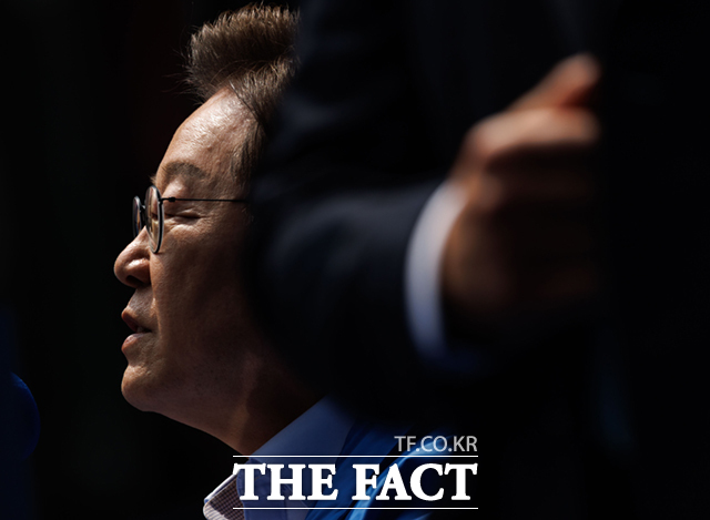 이 후보는 바다는 어떤 물도 마다하지 않고 받아들인다는 뜻의 해불양수를 언급하며 통합의 정신을 강조하기도 했다. 그는 인천을 상징하는 단어가 해불양수라며 바다는 탁한 물이든 맑은 물이든 가리지 않고 받는다, 이게 인천의 통합 맞는가라고 말했다. /이새롬 기자