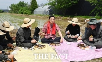  청년 농부들과 '새참 간담회' 갖는 김문수 후보 [TF사진관]