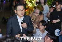  부정선거 다큐 관람한 황교안 