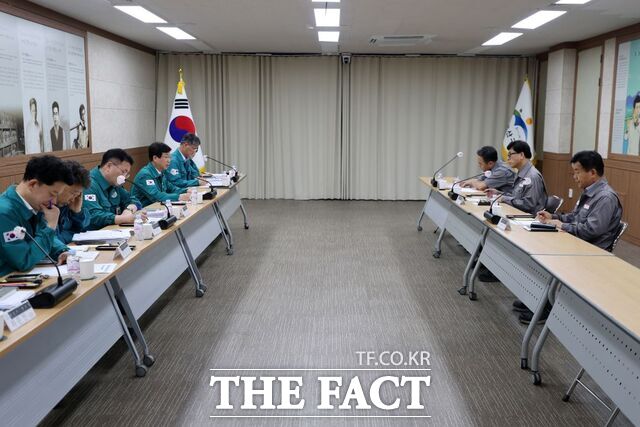 광주 광산구가 금호타이어 경영진과 금호타이어 공장 화재 사고 수습 및 복구를 위한 협력 방안을 논의하고 있다./광주 광산구