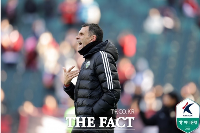 우루과이 출신의 거스 포옛 감독이 이끄는 전북현대가 최근 급상승세를 보이며 대전의 선두 자리를 위협하고 있다./K리그
