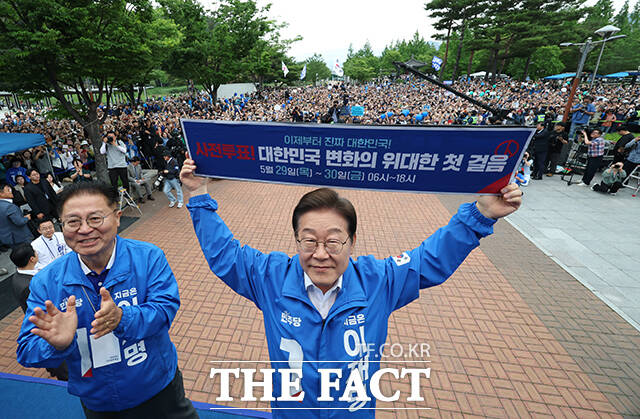 사전투표 독려하는 이재명 후보.