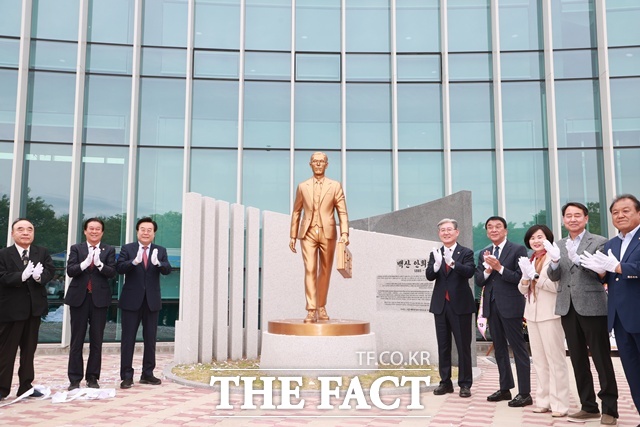 백산 안희제 선생 동상 /의령군