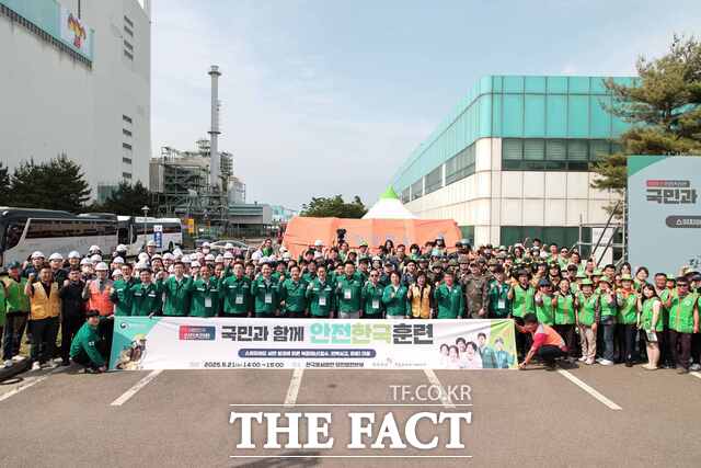 당진시는 21일 석문면 당진발전본부에서 풍수해 복합 재난 상황을 가정한 ‘2025 재난대응 안전한국훈련을 실시했다. /당진시