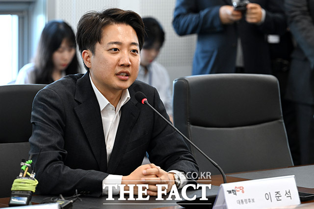 이준석 개혁신당 대선 후보가 대통령 당선 시 트럼프 미국 대통령에게 관세 협상을 위한 시간을 추가 요청하겠다고 밝혔다. /남용희 기자