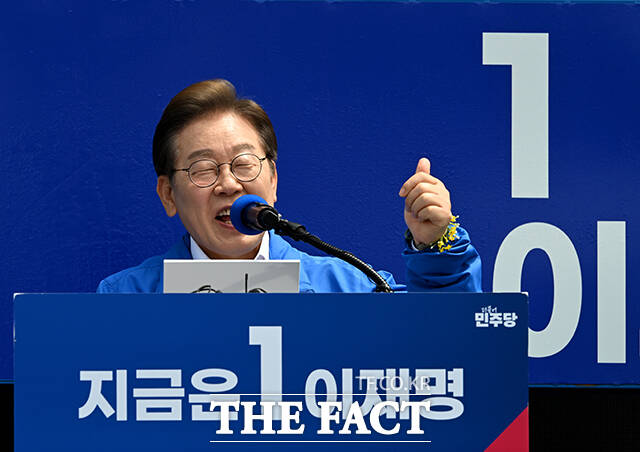 연설하는 이재명 후보.