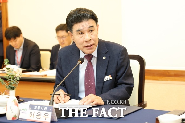 이응우 계룡시장이 22일 당진시청에서 열린 충청남도 시장군수협의회에 참석해 발언하고 있다. /계룡시