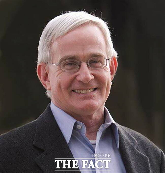 성남시 오리역세권 개발사업 명예총괄기획가로 위촉된 톰 머피 전 피츠버그 시장./성남시