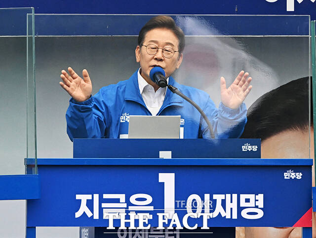 양산워터파크공원에서 연설하는 이재명 후보.