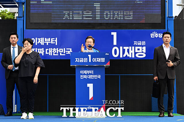 연설하는 이재명 후보.