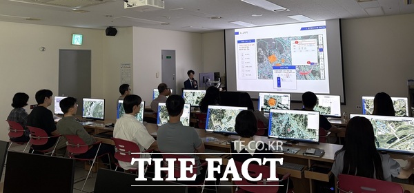 계룡시가 22일 스마트공간정보시스템 및 보안교육을 실시하고 있는 모습 /계룡시