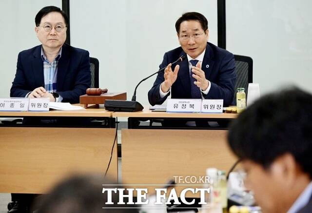 유정복 인천시장이 23일 시청 나눔회의실에서 열린 2025년 제1회 인천광역시 지속가능발전위원회에서 인사말을 하고 있다./인천시