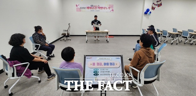 태안군가족센터에서 22일 진행된 몸 챙김, 마음 챙김 프로그램 모습 /태안군