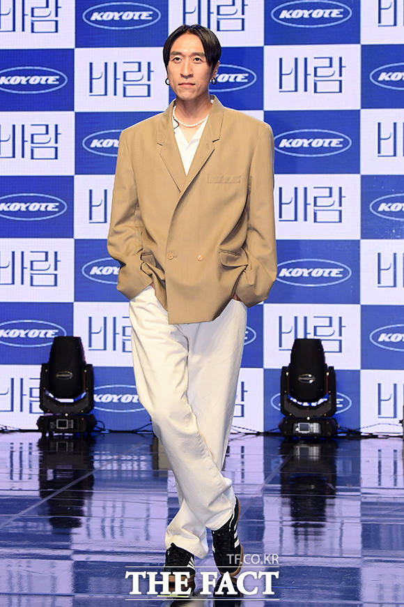 모친상을 당한 빽가는 저도 더는 슬퍼만 하지 않고 우리 차여사처럼 밝고 씩씩하게 살아가겠다고 심경을 전했다 . /서예원 기자