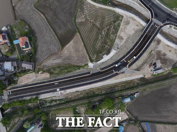 계룡시 엄사면 향한리 368-8번지 일원 도로 항공 사진./계룡시