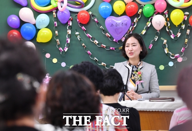 교사들은 정치적 의견 공개 표명, 정당 가입, 선거 운동, 정치 후원금 기부, 공직 출마 등을 할 수 없다. 교육 공무원인 교원은 정치 중립 의무가 있기 때문이다. 사진은 서울의 한 중학교로 기사 내용과 무관. /박헌우 기자