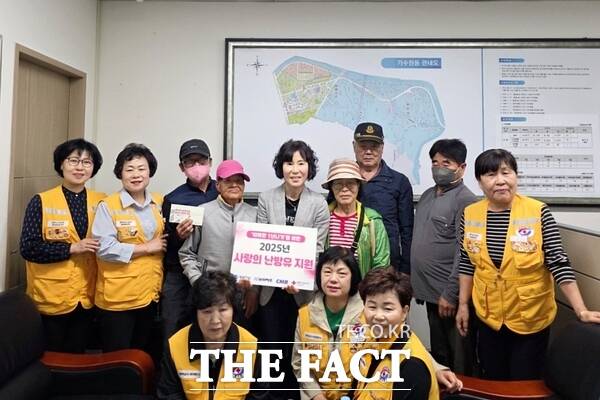 대한적십자사 대전·세종지사는 23일 대전지역 에너지빈곤층 73가구에 약 2200만 원 상당의 난방유 지원사업을 진행했다./대한적십자사 대전·세종지사