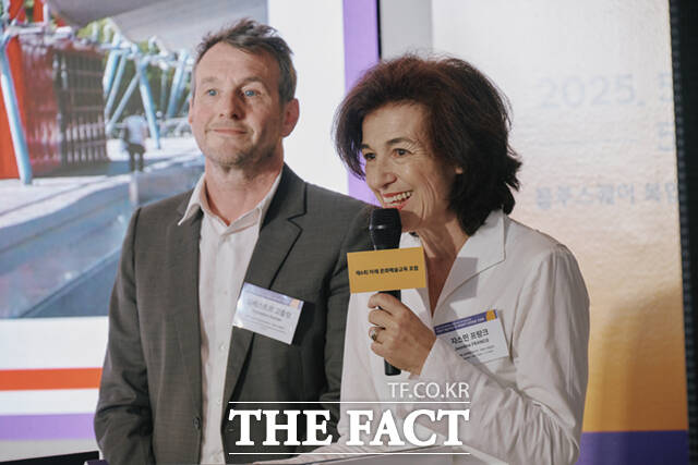 쟈스민 프랑크 프랑스 라빌레트 리틀빌레트 디렉터가 23일 오후 서울 용산구 블루스퀘어 복합문화공간 NEMO에서 열린 ‘2025 문화예술교육 정책 행사’ 2일차 ‘제6회 미래 문화예술교육 포럼’에서 사례 발제하고 있다. /사진=한국문화예술교육진흥원