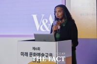  제6회 미래 문화예술교육 포럼 사례 발제하는 캐서린 리트만 스미스 [포토]