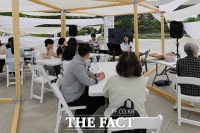  '2025 문화다양성' 주간 프로그램에 참여하는 시민들 [포토]