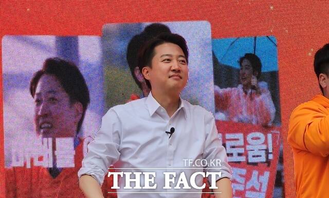 이준석 개혁신당 대선 후보가 이재명 더불어민주당 후보를 향해 부정선거론자 이재명은 국민께 당장 사과해야 한다고 직격했다. /수원=서다빈 기자