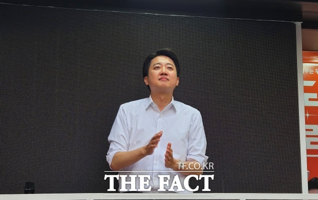 그는 이재명 후보가 TV토론 과정에서 호텔경제학을 설명하며 루카스 자이제를 언급한 점도 문제 삼았다. /성남=서다빈 기자