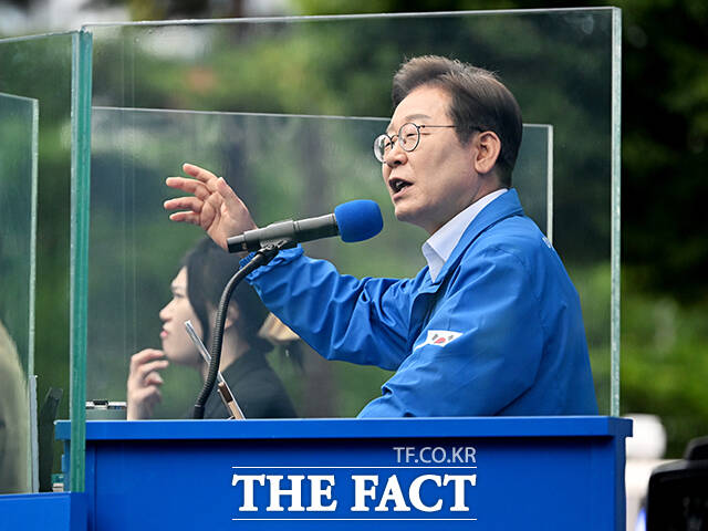 윤석열 전 대통령의 계엄 선포 행위에 대해선 엄정한 책임을 물어야 한다고도 거듭 강조했다. /배정한 기자