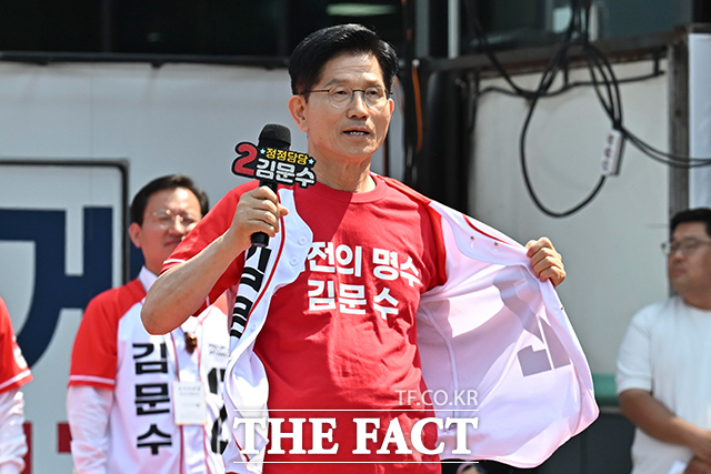 김문수 국민의힘 대선 후보는 25일 의료 대란을 극복하고 전국에 의료 소외 지역이 없도록 해 언제든지 의료진의 도움을 받을 수 있도록 하는 의료 대통령이 되겠다고 밝혔다. /박헌우 기자