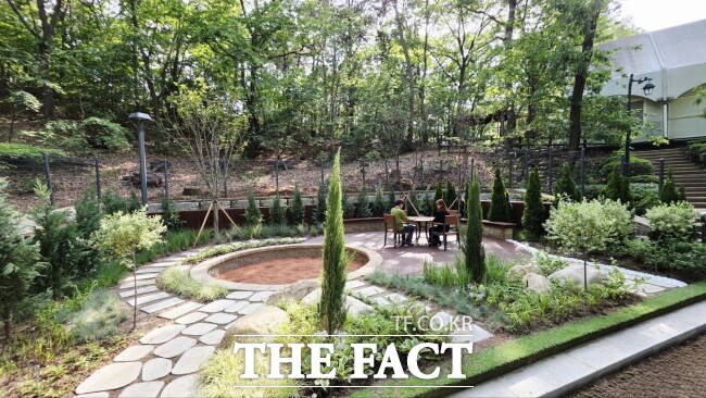 도시숲으로 새단장 된 용인시 보라동 노후 야외게이트볼장. /용인시