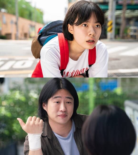 폐 이식 후 강풍의 초능력을 얻게 된 지성 역을 맡은 안재홍(아래쪽)은 서로 대립하고 날을 세웠던 팀원들이 하나가 되는 장면이라고 생각하고 임했다고 유아인과 키스신을 찍은 소감을 전했다. /NEW