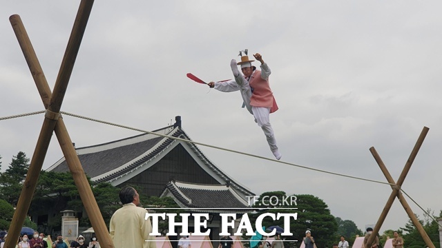 거창군은 오는 31일 거창창포원 잔디광장에서 제18회 거창단오제를 개최한다./거창군