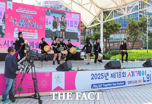 세계인의 날 축제 행사 모습. /시흥시