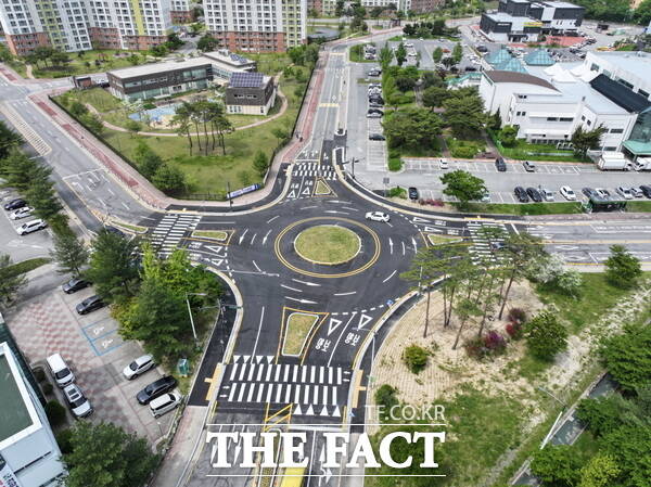 용남고 사거리 회전교차로 설치 후 모습./계룡시