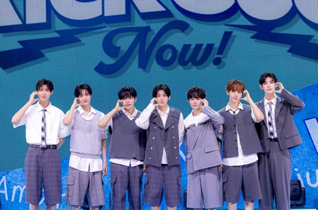 킥플립이 26일 미니 2집 Kick Out, Flip Now! 발매 쇼케이스를 개최하고 우리만의 여름을 들려줄 수 있겠다 싶어서 좋았다고 밝혔다. /JYP엔터