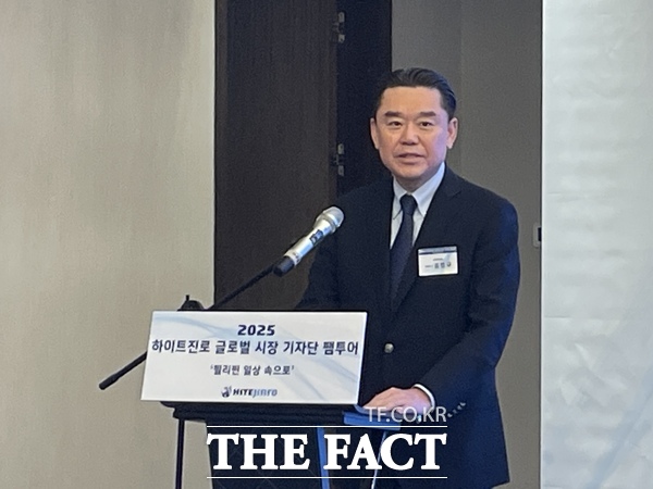 김인규 하이트진로 대표가 지난 18일 필리핀 마닐라에서 열린 기자 간담회에서 하이트진로의 필리핀 현지화 전략에 대해 소개하고 있다. /문은혜 기자