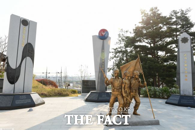 화성현충공원 기념비. /화성시