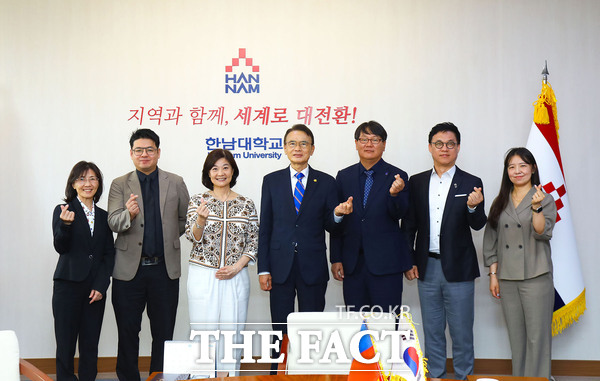 대만의 명문 사립대학인 프로비던스 대학(Providence University, 靜宜大學) Lucia Shin-Ling Lin 총장을 비롯한 주요 보직자 3명의 총장단이 23일 한남대를 방문해 국제교류 확대와 공동 발전을 위한 협력 방안을 논의했다. /한남대학교