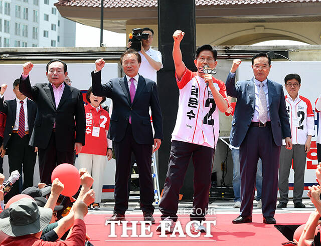 이밖에도 이재명 더불어민주당 후보의 말실수와 극우 이미지 극복이라는 변수들을 활용해 출구전략을 짜고 있다. /남윤호 기자