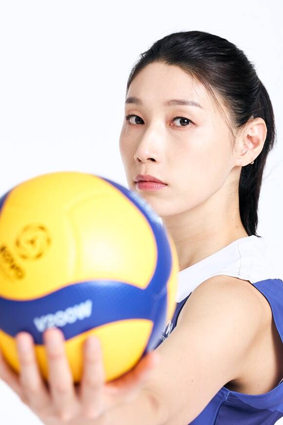 배구 선수 김연경이 MBC와 손잡고 새 예능프로그램을 론칭한다. /라이언앳