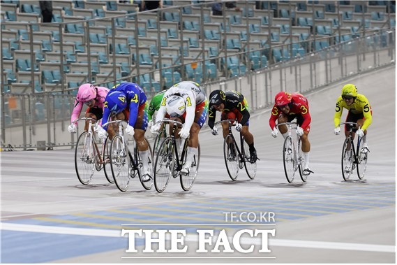 특선급 결승전에서 임채빈(4번 파란색)과 정종진(1번 흰색)이 막판까지 접전을 벌이고 있다./국민체육진흥공단