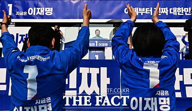 연설하는 이재명 후보.