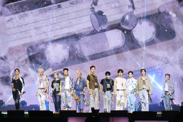 세븐틴 멤버들은 (기분이) 아주 NICE라며 앞으로도 계속해서 폭발하고 성장하며 나아가겠다라고 또 다른 도약에 대한 굳은 의지를 드러냈다. /플레디스